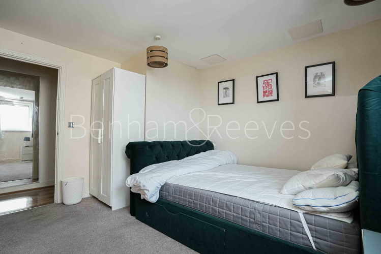 2 bedrooms flat to rent in Sark Towerk, Erebus Drive, SE28-image 4