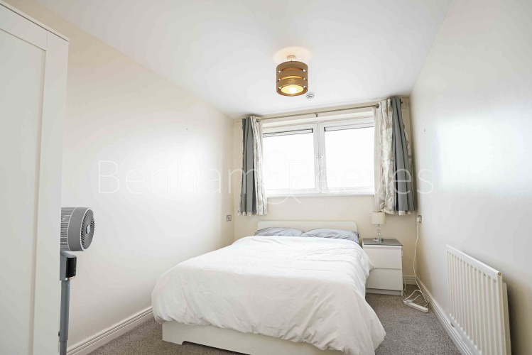 2 bedrooms flat to rent in Sark Towerk, Erebus Drive, SE28-image 14