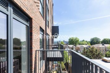 1 bedroom flat to rent in Filmworks Walk, Ealing, W5-image 5