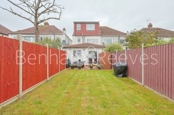 5 bedrooms house to rent in Uneeda Drive, Greenford, UB6-image 5