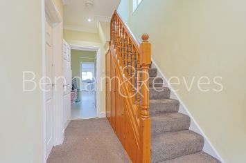 5 bedrooms house to rent in Uneeda Drive, Greenford, UB6-image 9