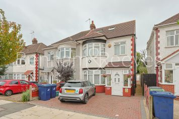 5 bedrooms house to rent in Uneeda Drive, Greenford, UB6-image 10