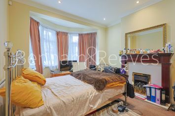 5 bedrooms house to rent in Uneeda Drive, Greenford, UB6-image 12