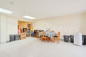 5 bedrooms house to rent in Uneeda Drive, Greenford, UB6-image 15