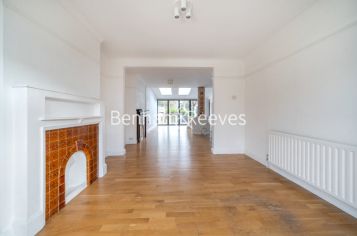 4 bedrooms house to rent in Brentmead gardens, Ealing, NW10-image 3