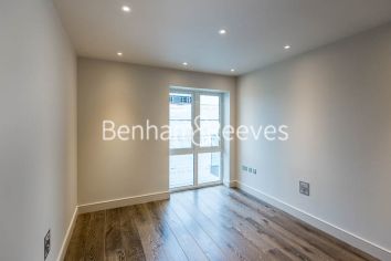 4 bedrooms flat to rent in Regatta Lane, Hammersmith, W6-image 17