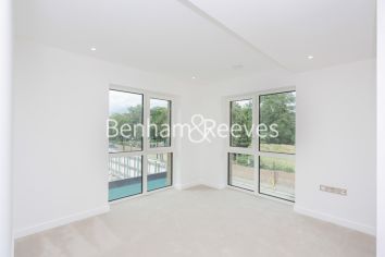 2 bedrooms flat to rent in Holland House, Parrs Way, W6-image 3