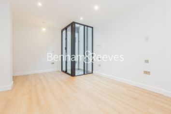 3 bedrooms flat to rent in Disraeli Road, Hammersmith, SW15-image 3