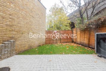 3 bedrooms flat to rent in Disraeli Road, Hammersmith, SW15-image 5