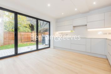 3 bedrooms flat to rent in Disraeli Road, Hammersmith, SW15-image 6