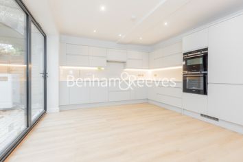 3 bedrooms flat to rent in Disraeli Road, Hammersmith, SW15-image 10