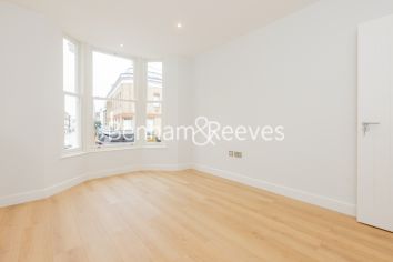 3 bedrooms flat to rent in Disraeli Road, Hammersmith, SW15-image 14