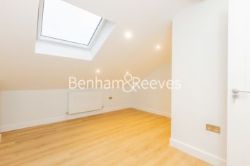 2 bedrooms flat to rent in Disraeli Road, Hammersmith, SW15-image 8