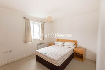 1 bedroom flat to rent in Morton Close, Shadwell, E1-image 3
