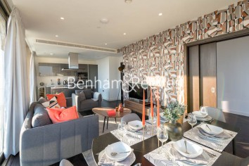 3  bedrooms flat to rent in Rosemary Building, Royal Mint Gardens, E1-image 3