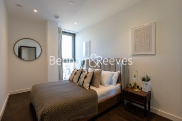 3  bedrooms flat to rent in Rosemary Building, Royal Mint Gardens, E1-image 4