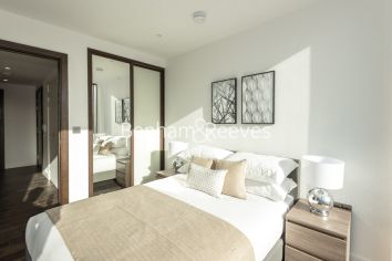 2 bedrooms flat to rent in Lavender Building, Royal Mint Gardens, Tower Hill, E1-image 3