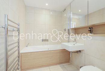 2 bedrooms flat to rent in Times Square, City Quarter, E1-image 4