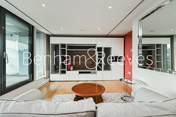 2 bedrooms flat to rent in Times Square, City Quarter, E1-image 8