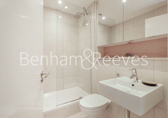 2 bedrooms flat to rent in Times Square, City Quarter, E1-image 9