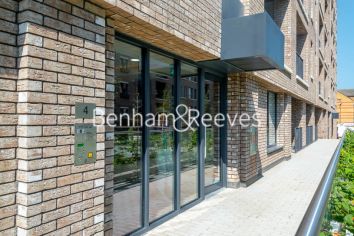 1  bedroom flat to rent in Harbourside Court, Gullivers Walk, SE8-image 5