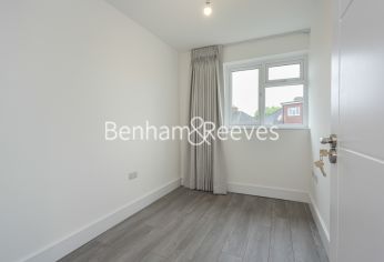 3 bedrooms flat to rent in Waters Road, Kingston, KT1-image 3