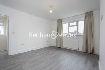 3 bedrooms flat to rent in Waters Road, Kingston, KT1-image 6