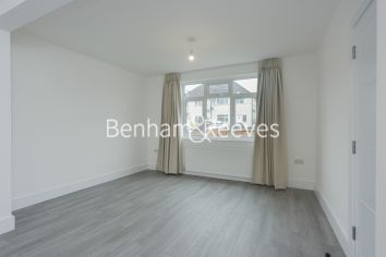 3 bedrooms flat to rent in Waters Road, Kingston, KT1-image 7