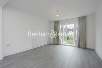 3 bedrooms flat to rent in Waters Road, Kingston, KT1-image 10