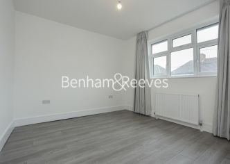 3 bedrooms flat to rent in Waters Road, Kingston, KT1-image 11