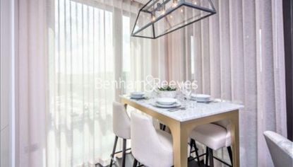 2 bedrooms flat to rent in Thornes House, Charles Clowes Walk, SW11-image 3