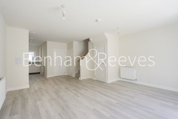 3 bedrooms house to rent in Cherry Mews, Tooting, SW17-image 12