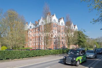 4 bedrooms flat to rent in East Heath Road, Hampstead, NW3-image 9