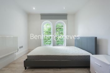 2 bedrooms flat to rent in Royal Drive, Friern Barnet, N11-image 3