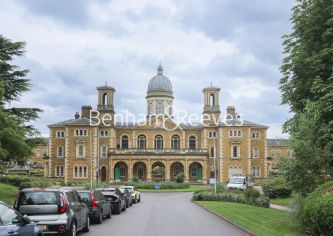 2 bedrooms flat to rent in Royal Drive, Friern Barnet, N11-image 5