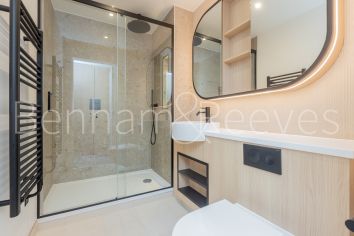 2  bedrooms flat to rent in Bower House, Silkstream, NW9-image 1