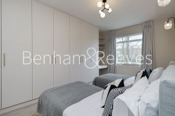 3 bedrooms flat to rent in Montrose Court, Princes Gate, SW7-image 16