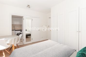 Studio flat to rent in Chelsea Cloisters, Sloane Avenue SW3-image 2