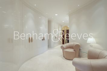 3 bedrooms flat to rent in Empire House, Thurloe Place, SW7-image 22