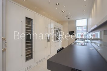 3 bedrooms flat to rent in Empire House, Thurloe Place, SW7-image 26