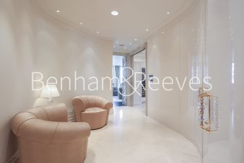 3 bedrooms flat to rent in Empire House, Thurloe Place, SW7-image 27