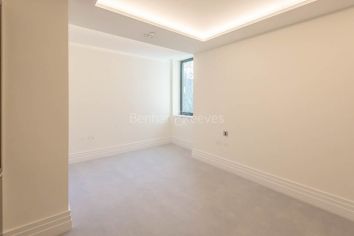 3 bedrooms flat to rent in Kensington Gardens Square, Hyde Park, W2-image 12