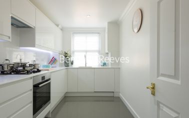 1 bedroom flat to rent in Trafalgar Gardens, Kensington, W8-image 2