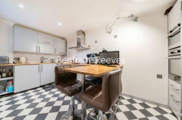 3 bedrooms flat to rent in Courtfield Gardens, Kensington, SW5-image 9