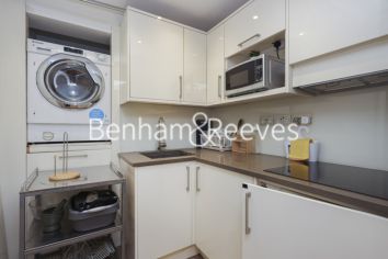 Studio flat to rent in Queens Gate, Kensington, SW7-image 2