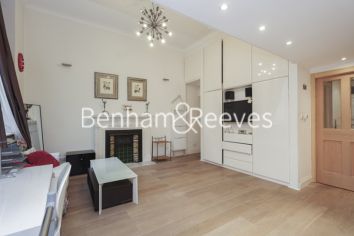 Studio flat to rent in Queens Gate, Kensington, SW7-image 6