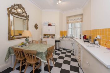 1 bedroom flat to rent in Kensington Court, Kensington, W8-image 5