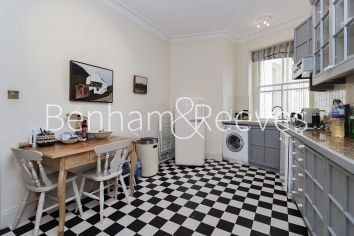 1 bedroom flat to rent in Durward House, Kensington Court, W8-image 8