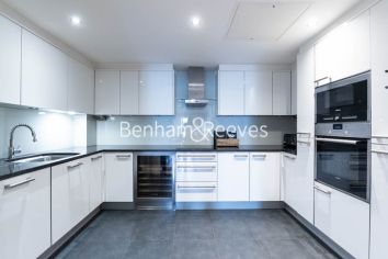 3 bedrooms flat to rent in Boulevard Drive, Colindale, NW9-image 2