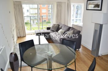Studio flat to rent in Commander Avenue, Colindale, NW9-image 1